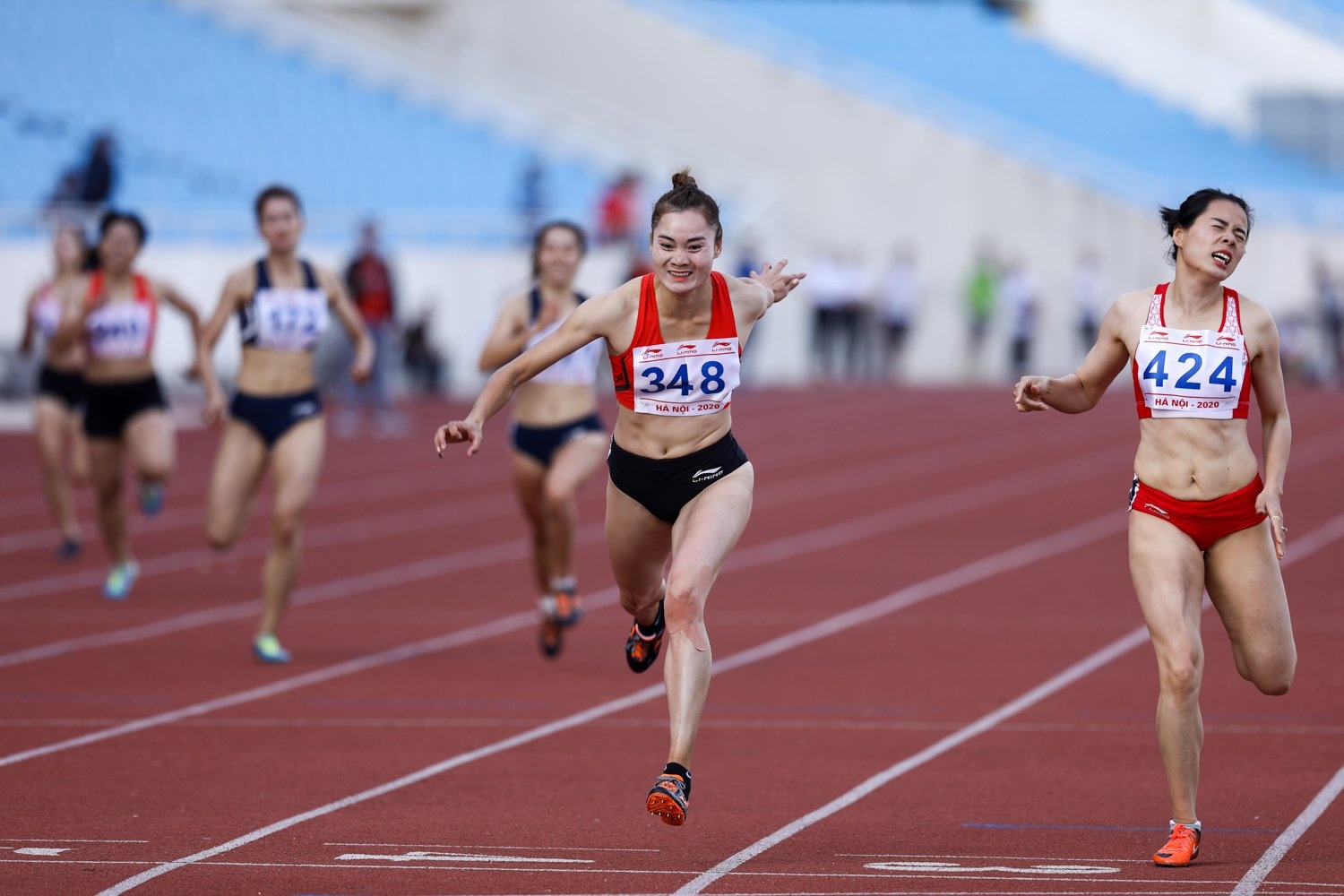 Lan thang Huyen 400 m nu anh 2
