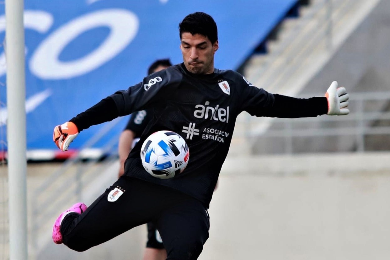 Suarez nhan 2 ban thua khi lam thu mon hinh anh