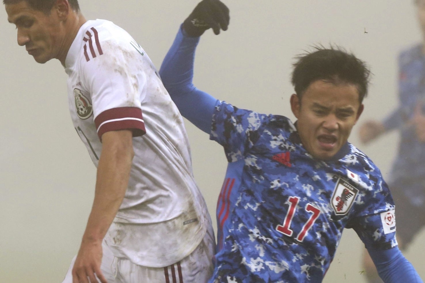 Nhat Ban thua 0-2 truoc Mexico trong tran dau co suong mu hinh anh