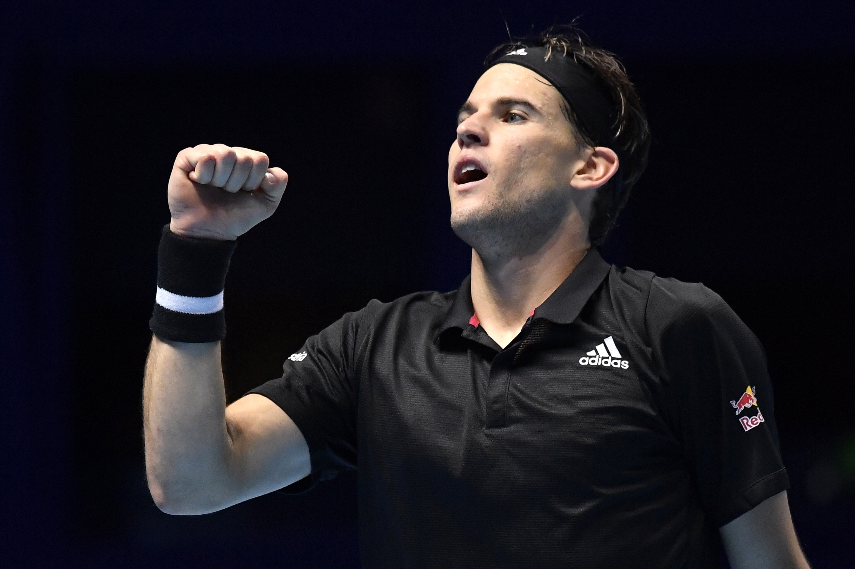 Thiem vao ban ket ATP Finals sau khi thang Nadal hinh anh