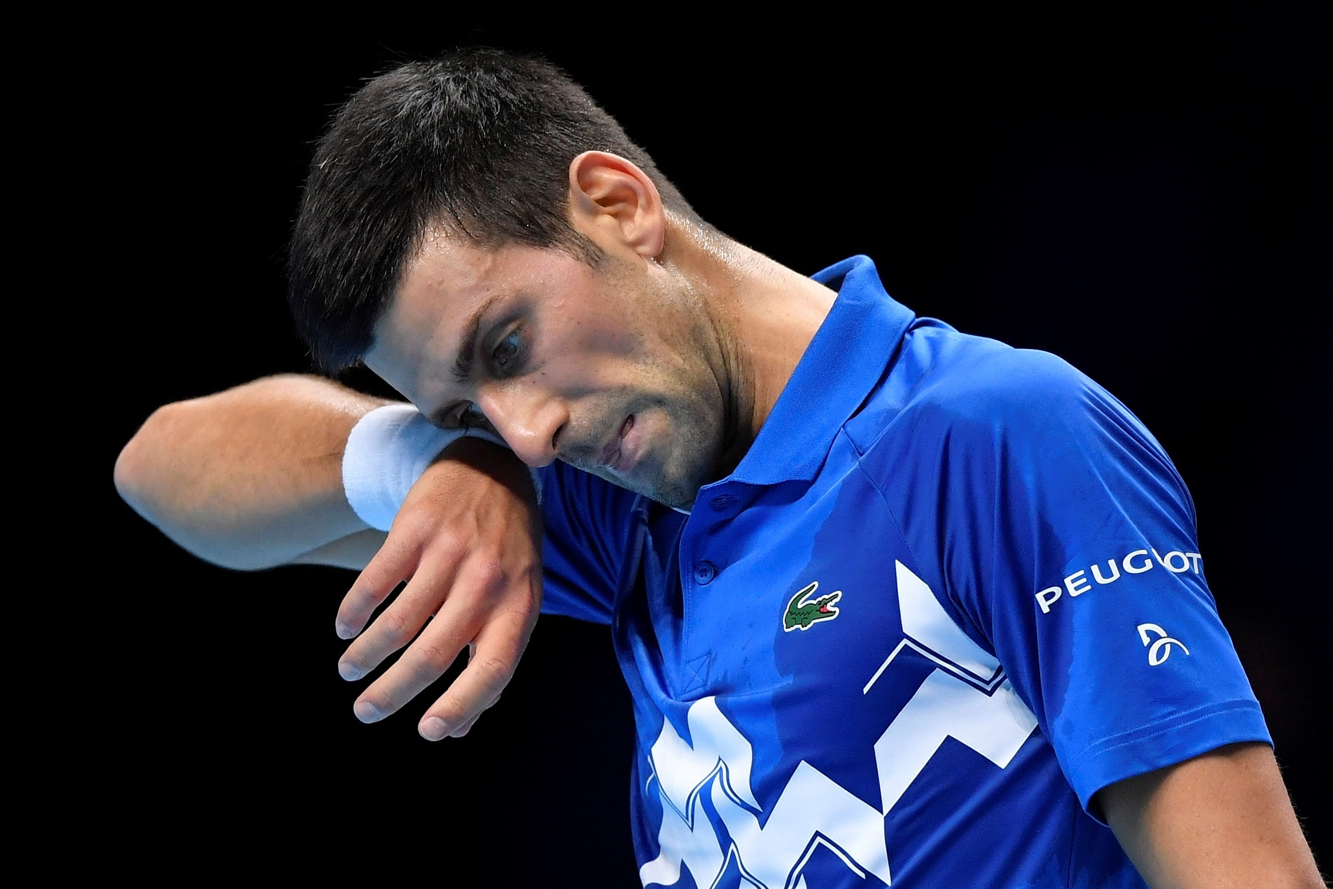 Djokovic bai tran truoc Medvedev tai ATP Finals hinh anh