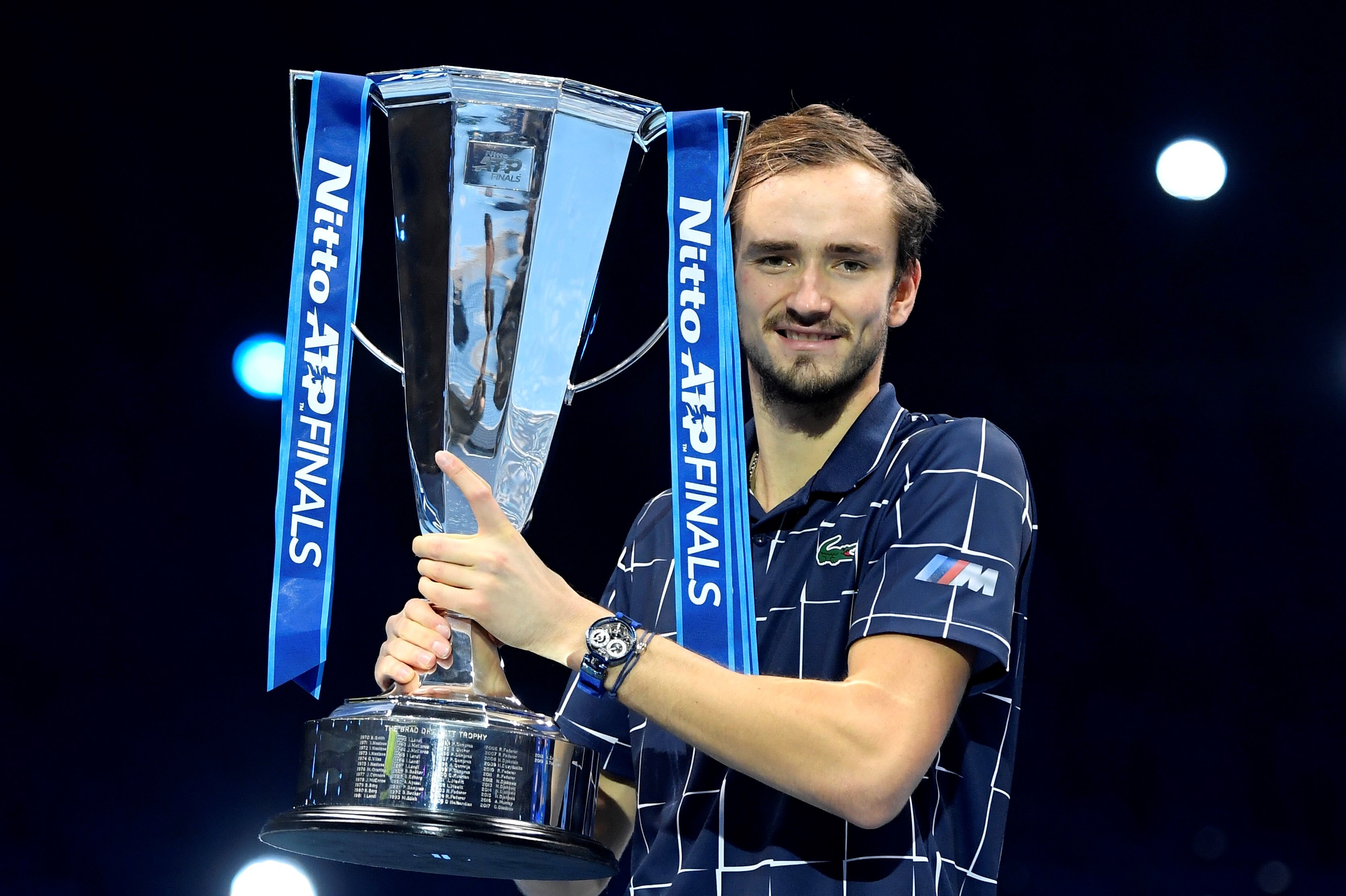 Medvedev lan dau vo dich ATP Finals hinh anh