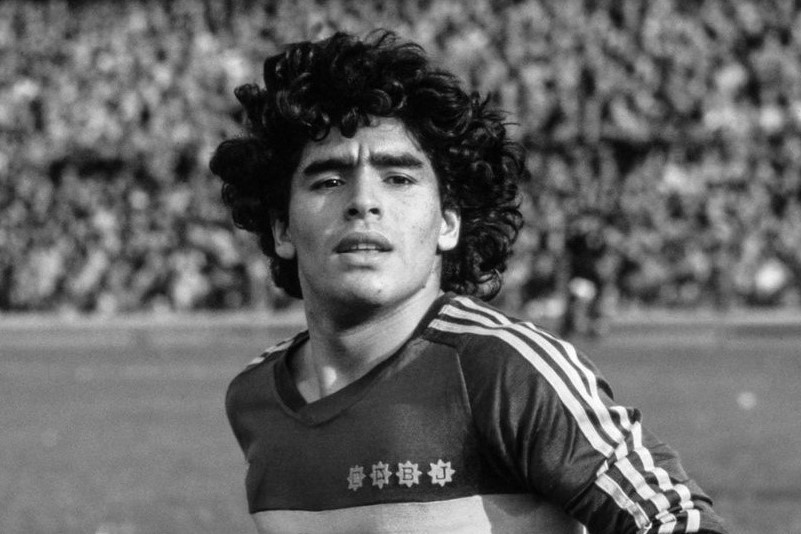 Tran dau cua Boca Juniors bi hoan de tuong nho Maradona hinh anh