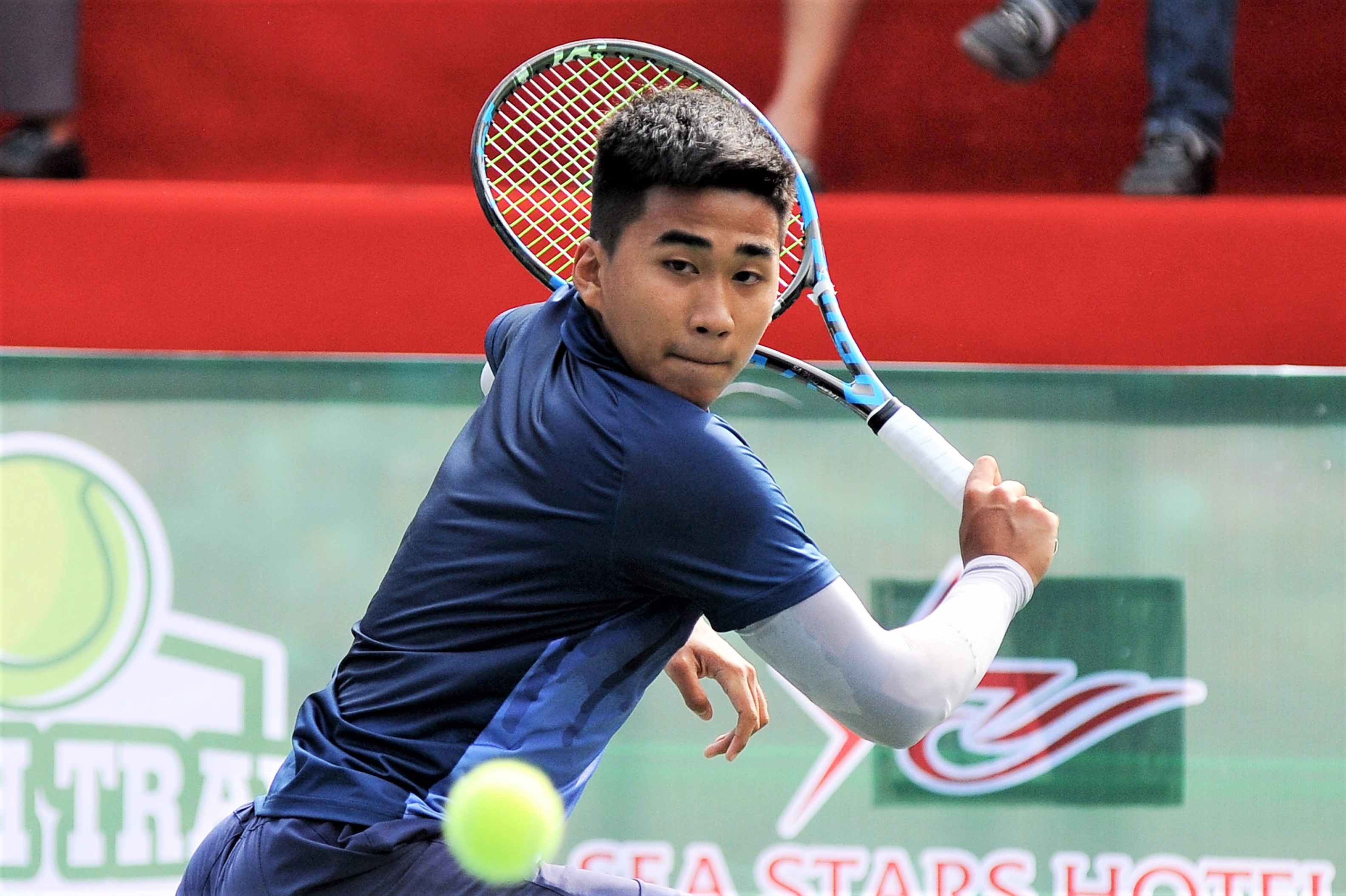 Tay vot 17 tuoi gay bat ngo tai tu ket VTF Masters 500 hinh anh