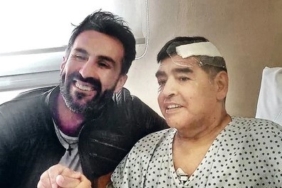 Canh sat kham xet nha bac si rieng cua Maradona hinh anh