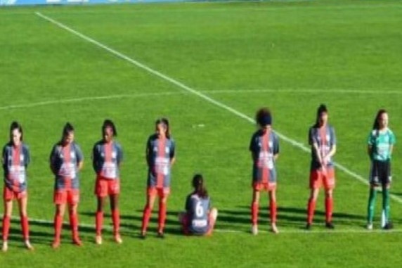 Nu cau thu bi doa giet vi tu choi tuong niem Maradona hinh anh