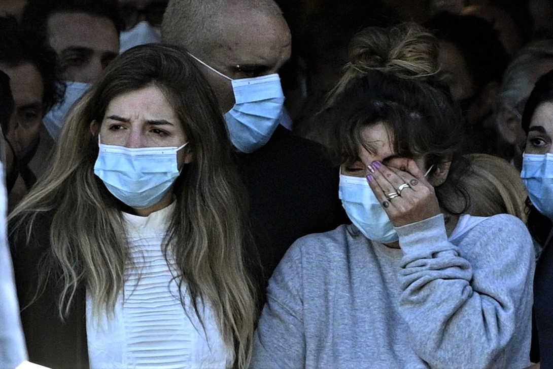 3 con gai cua Maradona chi trich bac si Luque hinh anh