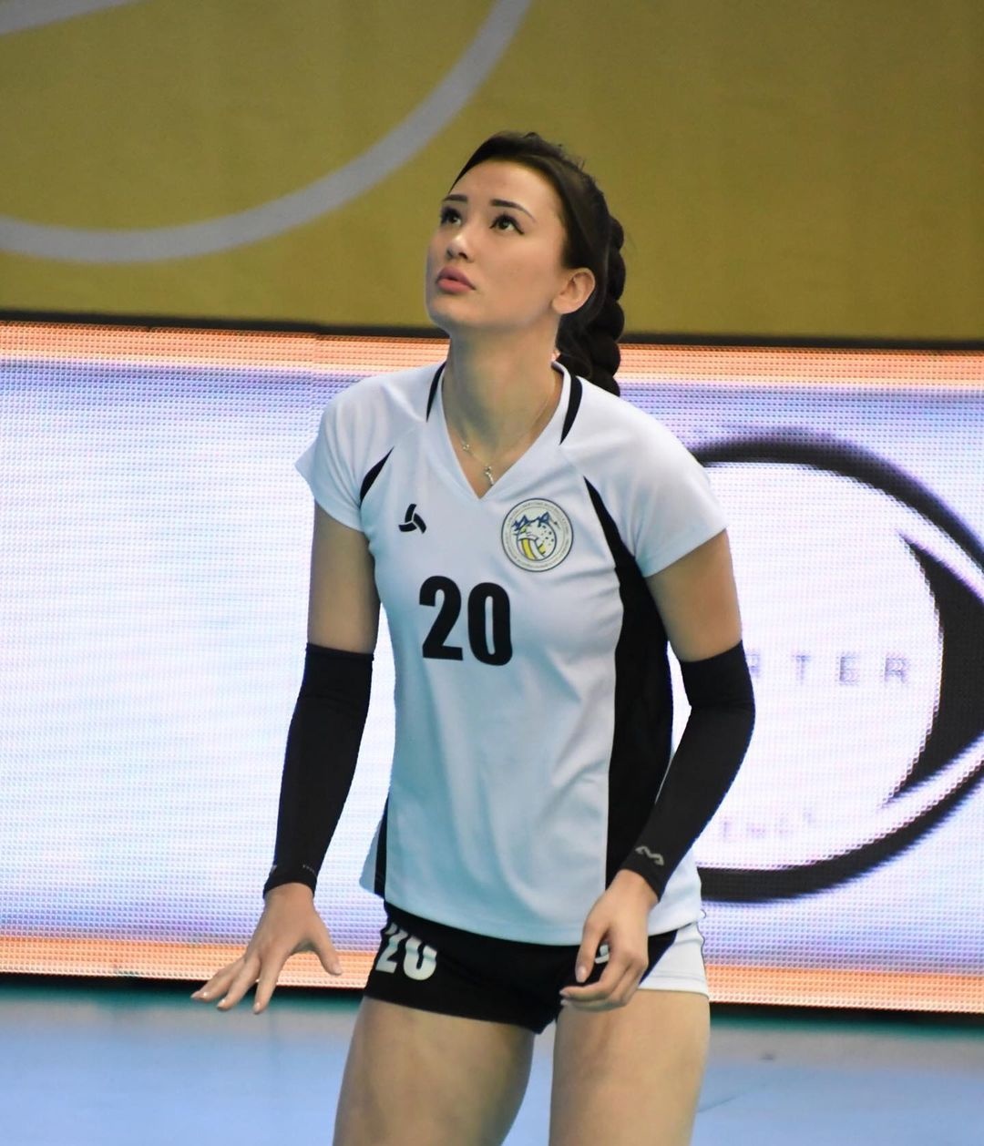 nu than bong chuyen ket hon anh 8