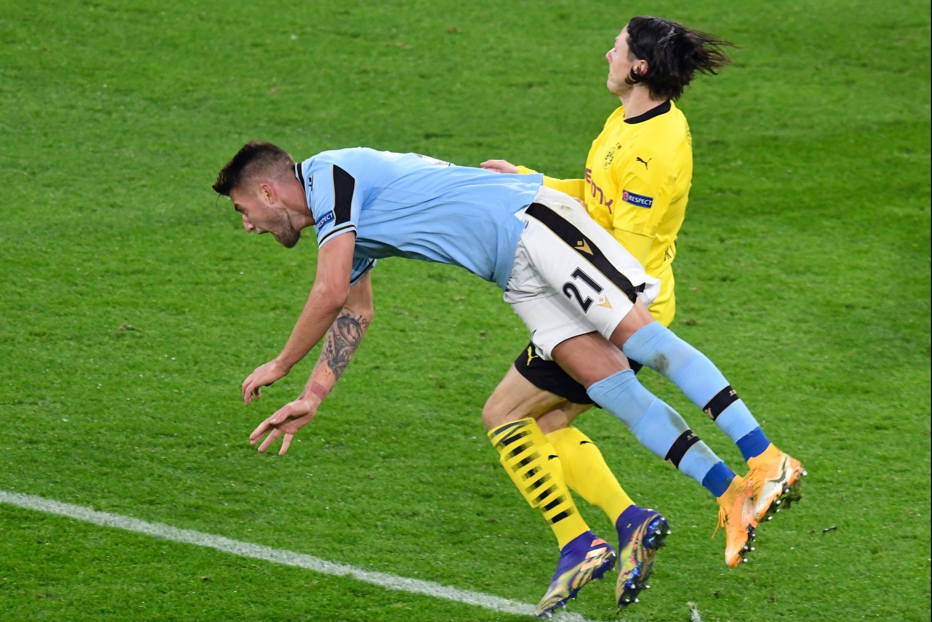 HLV Dortmund che gieu tinh huong phai chiu penalty hinh anh