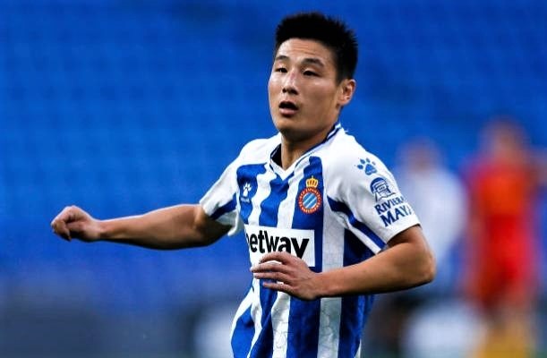 Tien dao Trung Quoc giup Espanyol dan dau La Liga 2 hinh anh