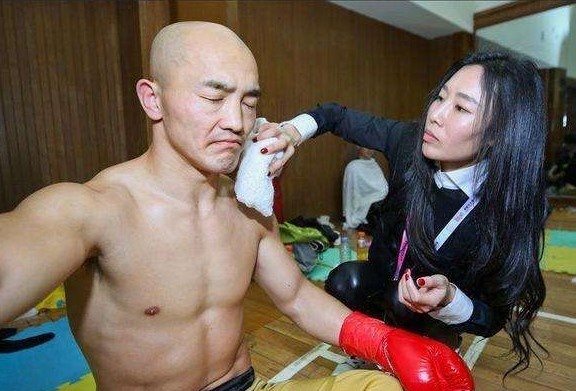 Nhat Long thua chi gai anh 1