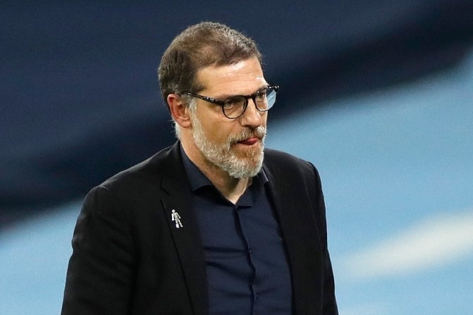 HLV Premier League dau tien bi sa thai o mua nay hinh anh