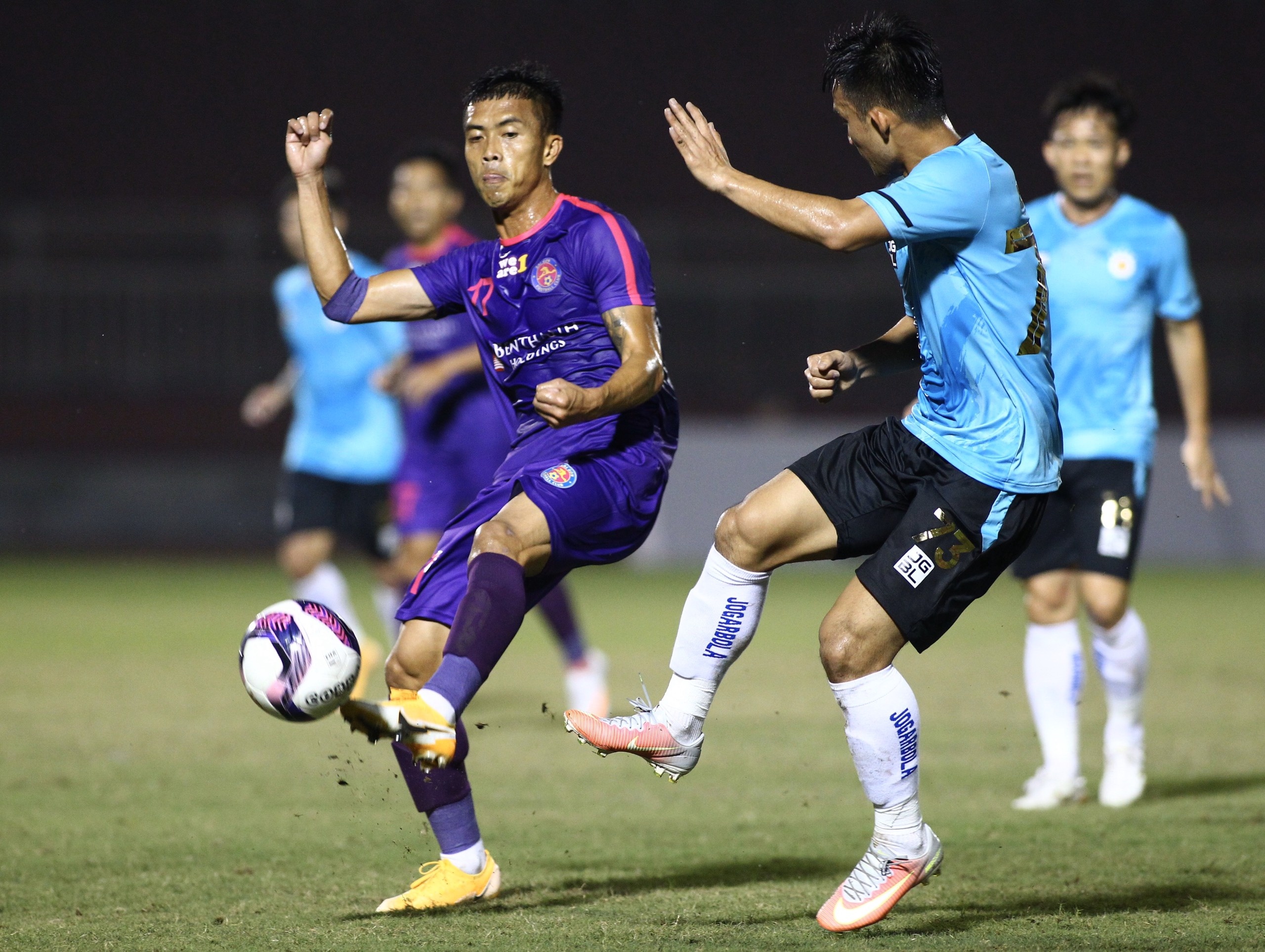 CLB Ha Noi vs CLB Sai Gon anh 1