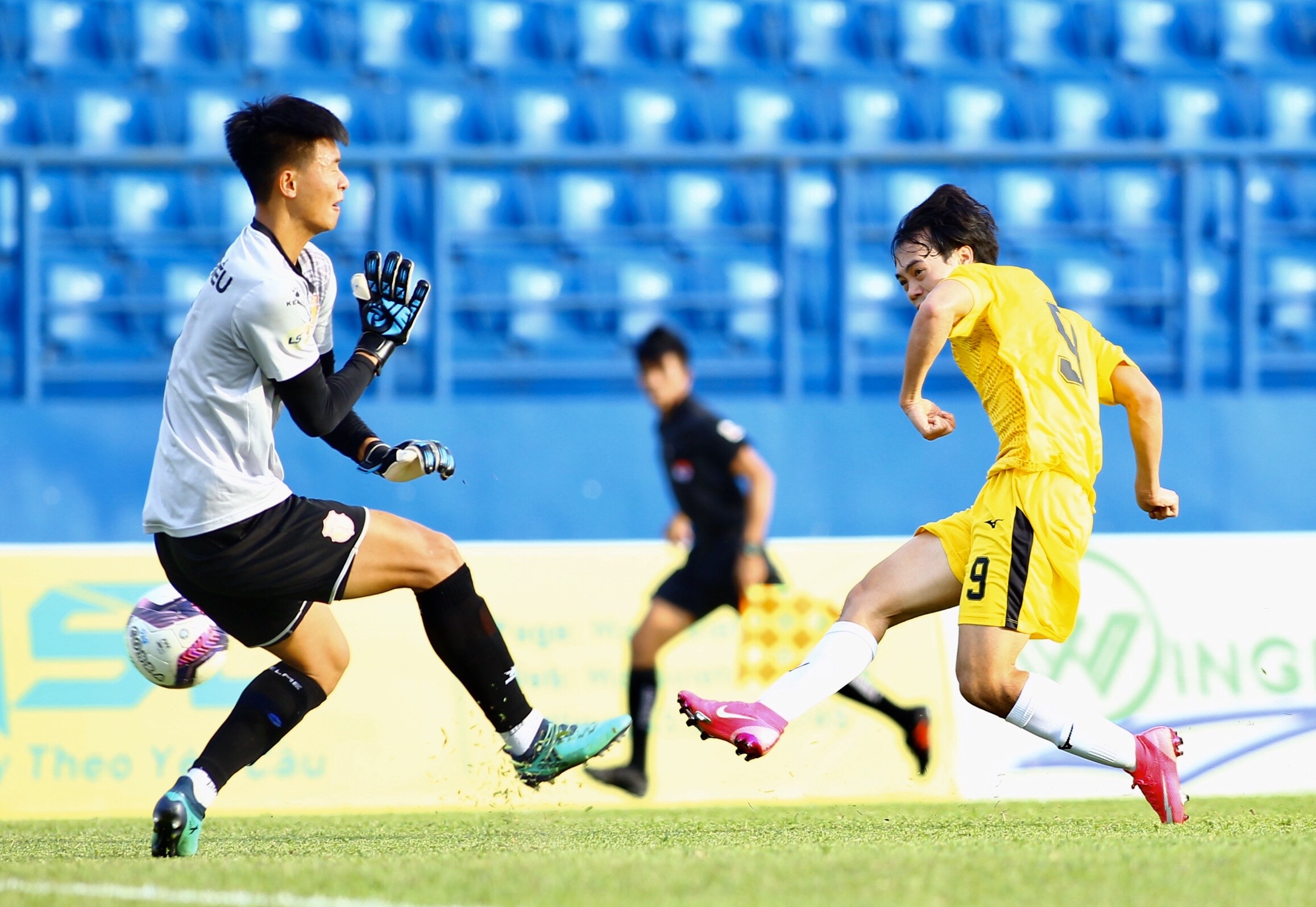 Kiatisak ra mat anh 2