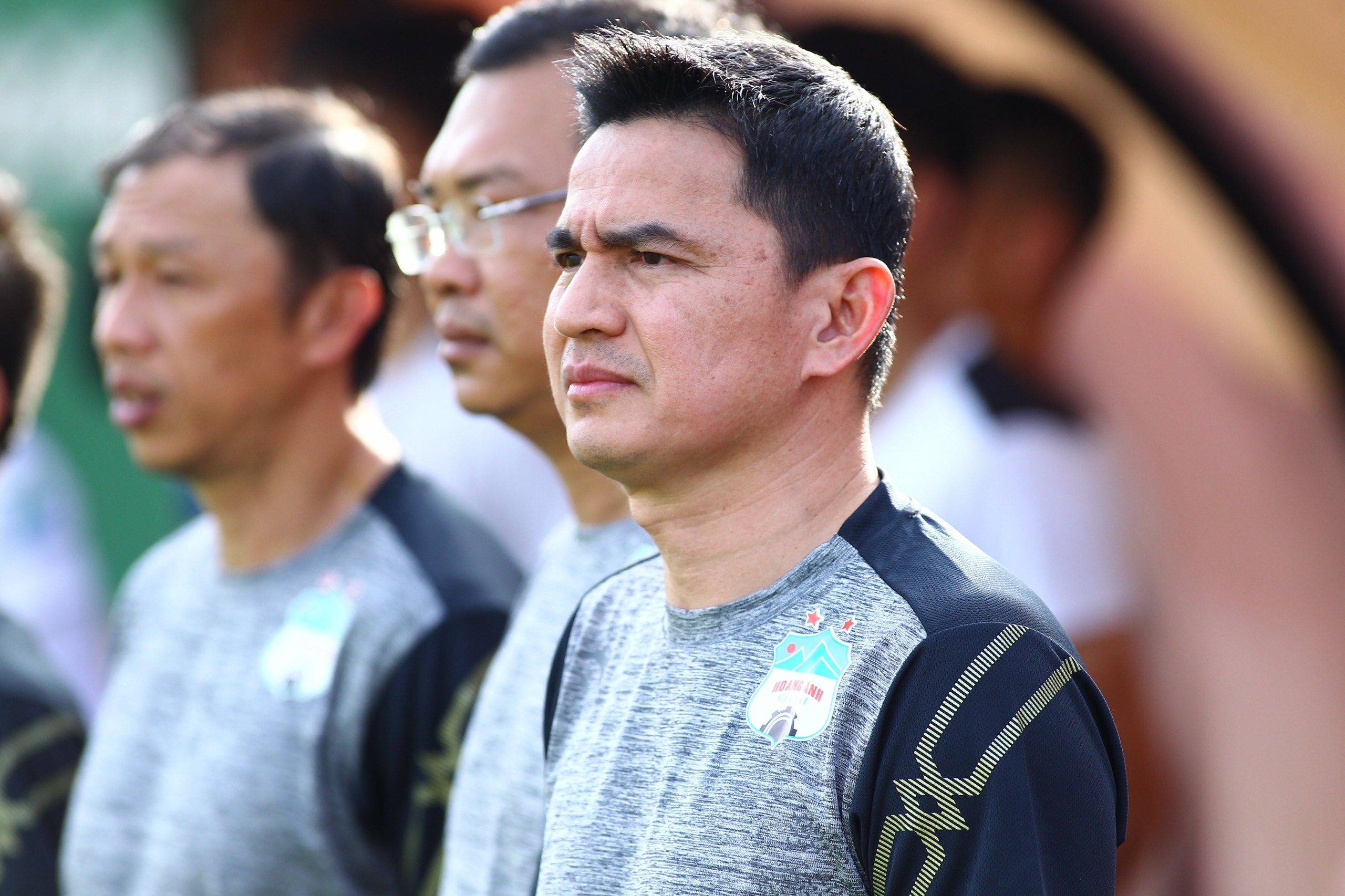 HAGL hoa Nam Dinh trong ngay HLV Kiatisak ra mat hinh anh