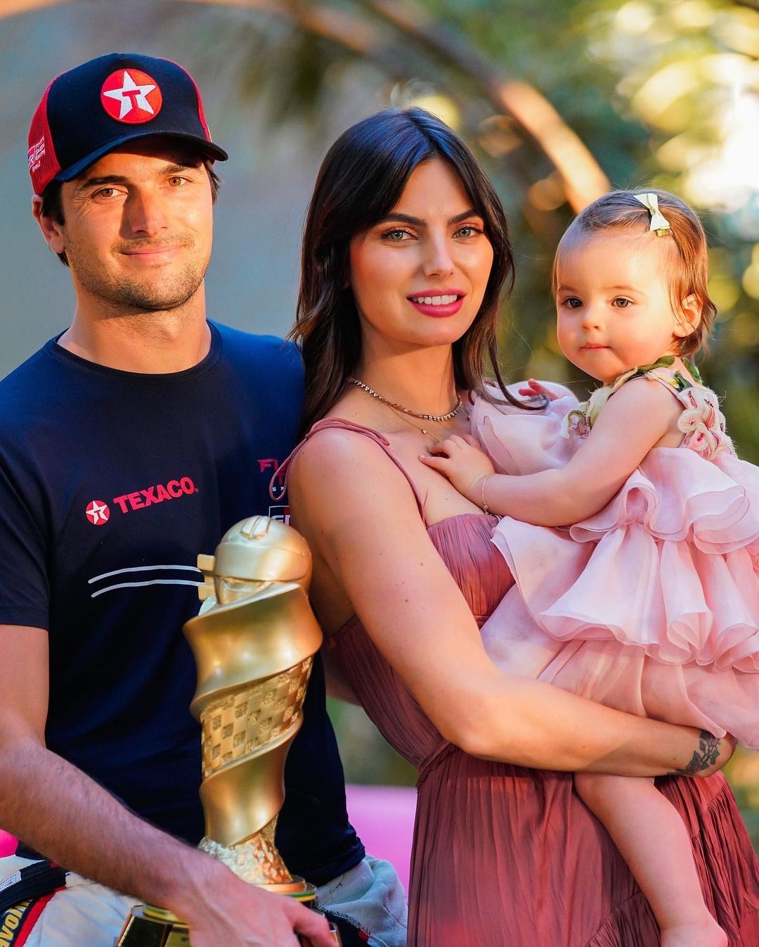 nhan sac ban gai F1 anh 9