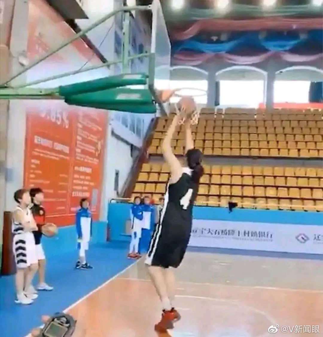 người khổng lồ bóng rổ ảnh 6 nguoi khong lo bong ro anh 6