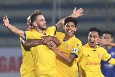 CLB Nam Dinh 3-0 CLB Ha Noi: San Thien Truong mo hoi hinh anh