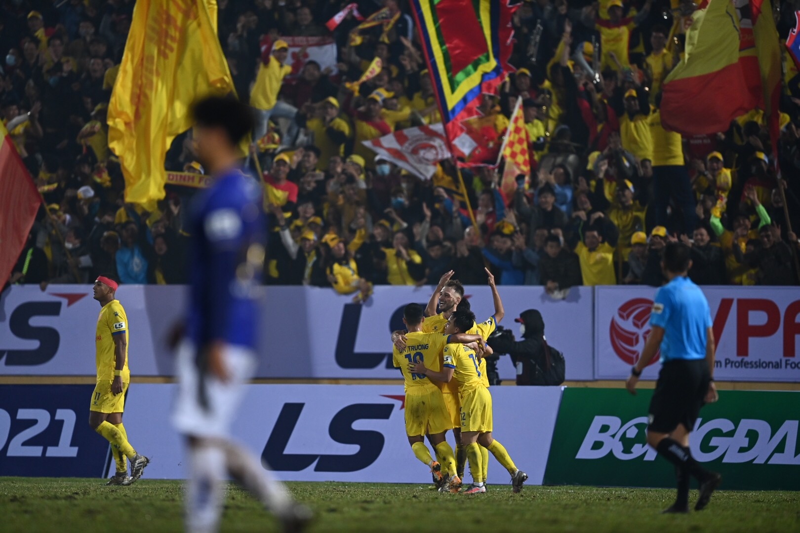 CLB Nam Dinh vs Ha Noi anh 1