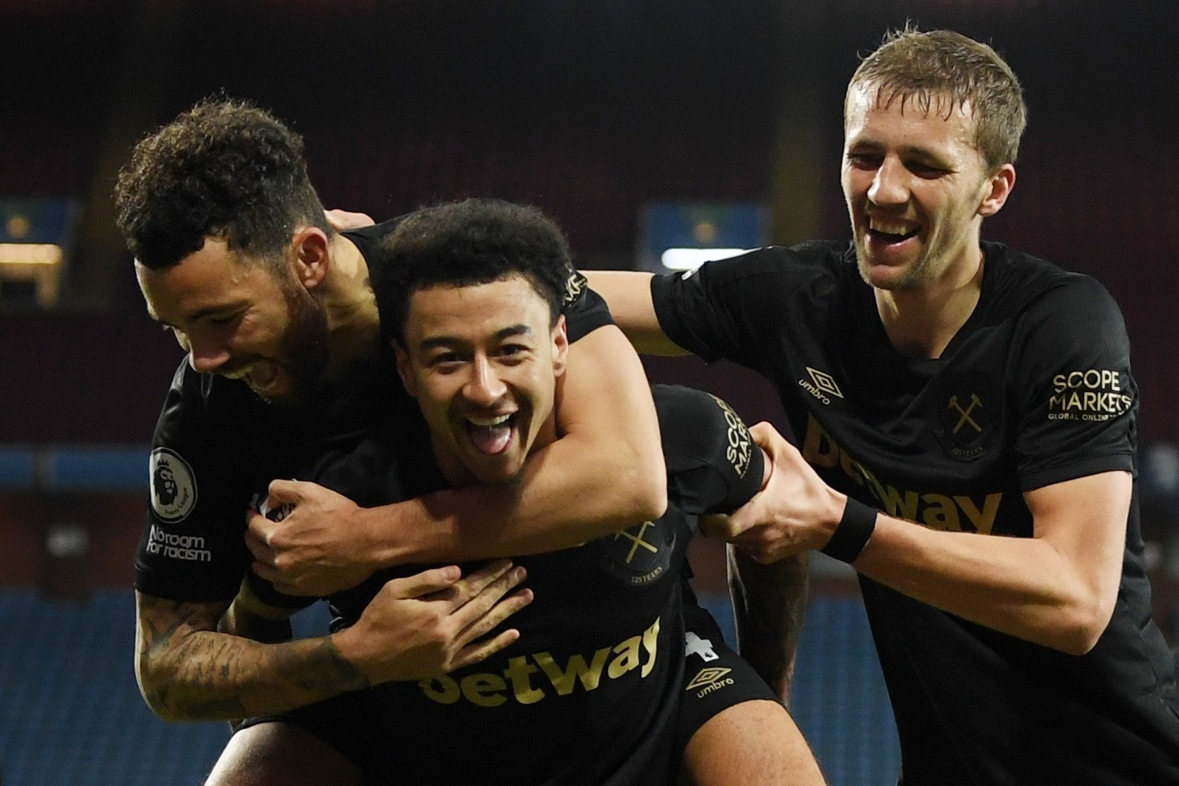 Lingard hanh phuc khi lap cu dup hinh anh