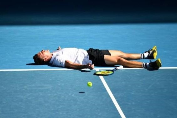 Tay vot nam san khi ha cuu vo dich Australian Open sau 5 set hinh anh