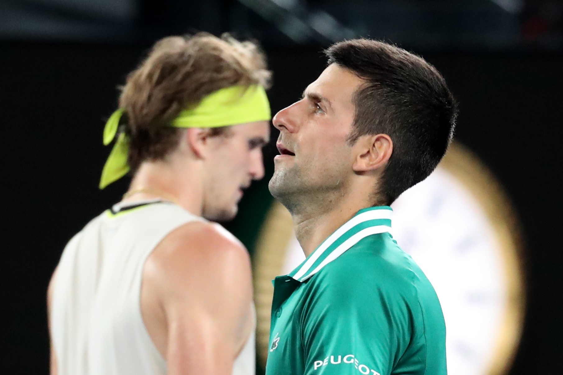 Djokovic nguoc dong truoc Zverev tai tu ket Australian Open hinh anh