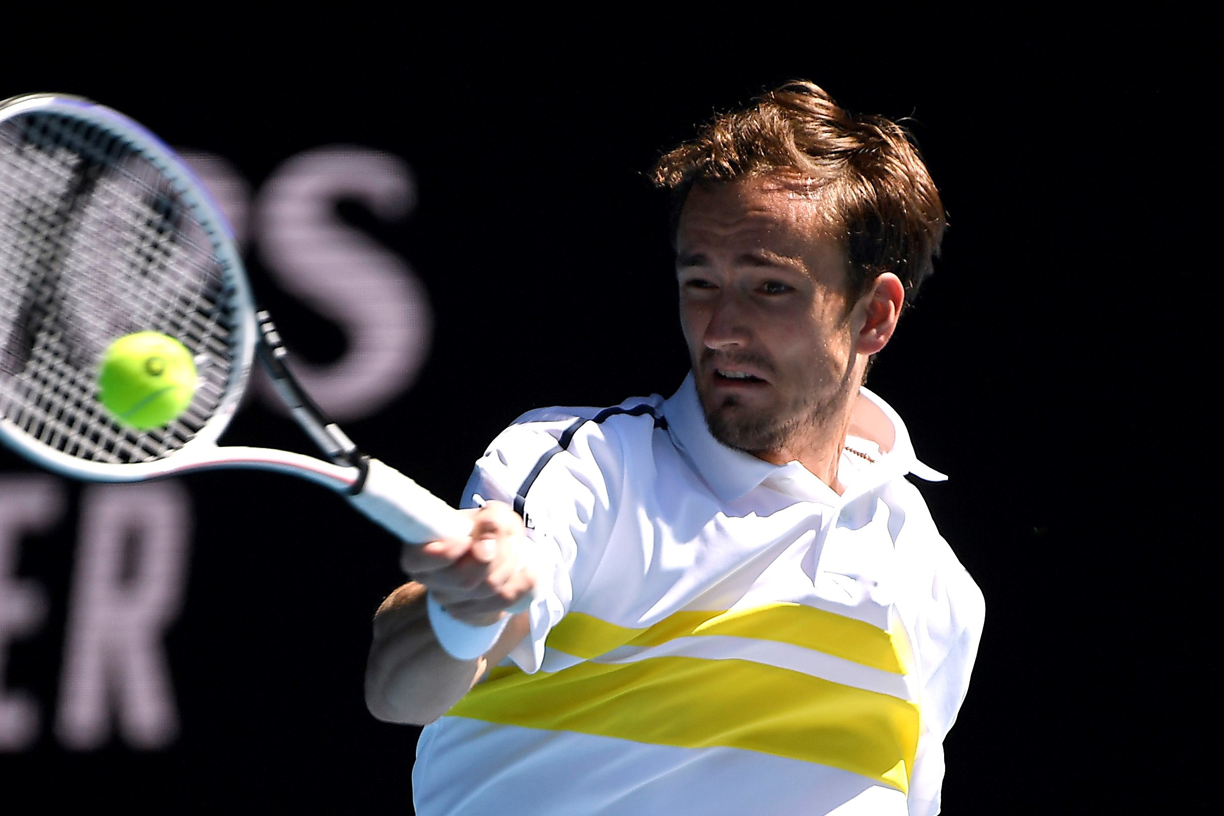 Medvedev thang tran thu 19 lien tiep hinh anh