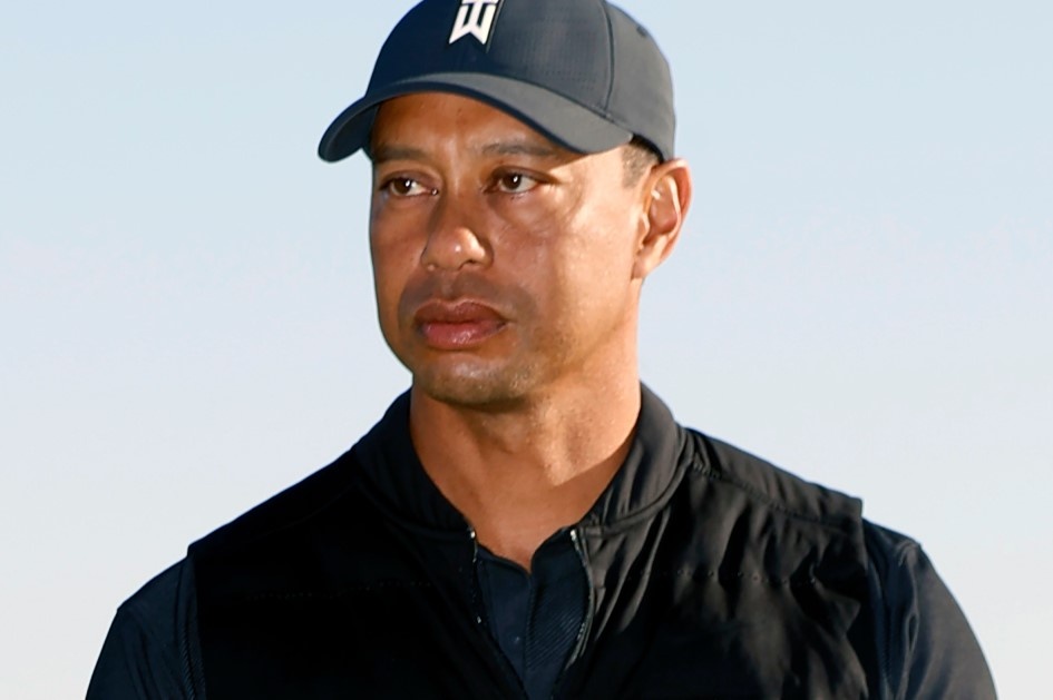 Tiger Woods dinh chan thuong nang vi tai nan oto hinh anh