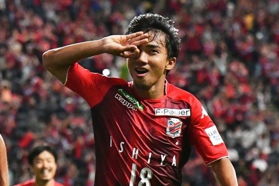 Chanathip ghi ban trong ngay khai man J1 League 2021 hinh anh