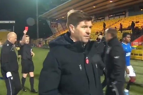 Gerrard bi duoi hinh anh