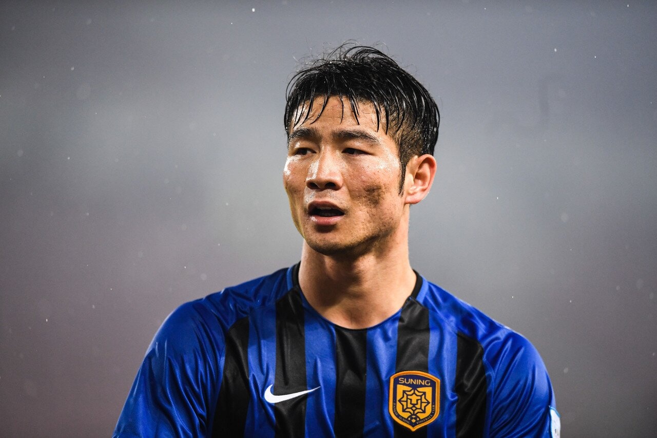 Cau thu ban nha sau khi DKVD Trung Quoc dung hoat dong hinh anh