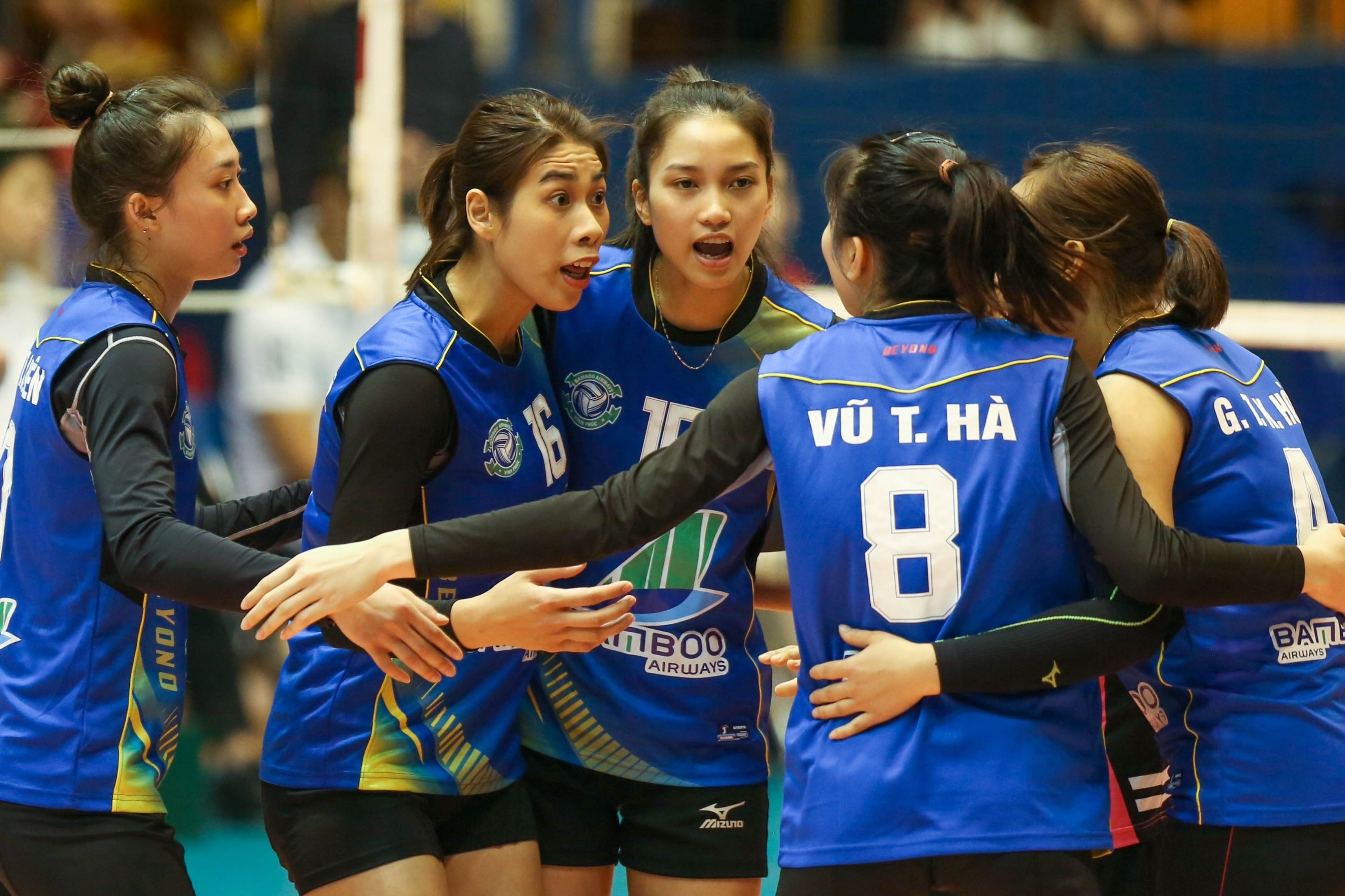 Doi bong chuyen nu Vinh Phuc thang kich tinh trong ngay ra mat hinh anh