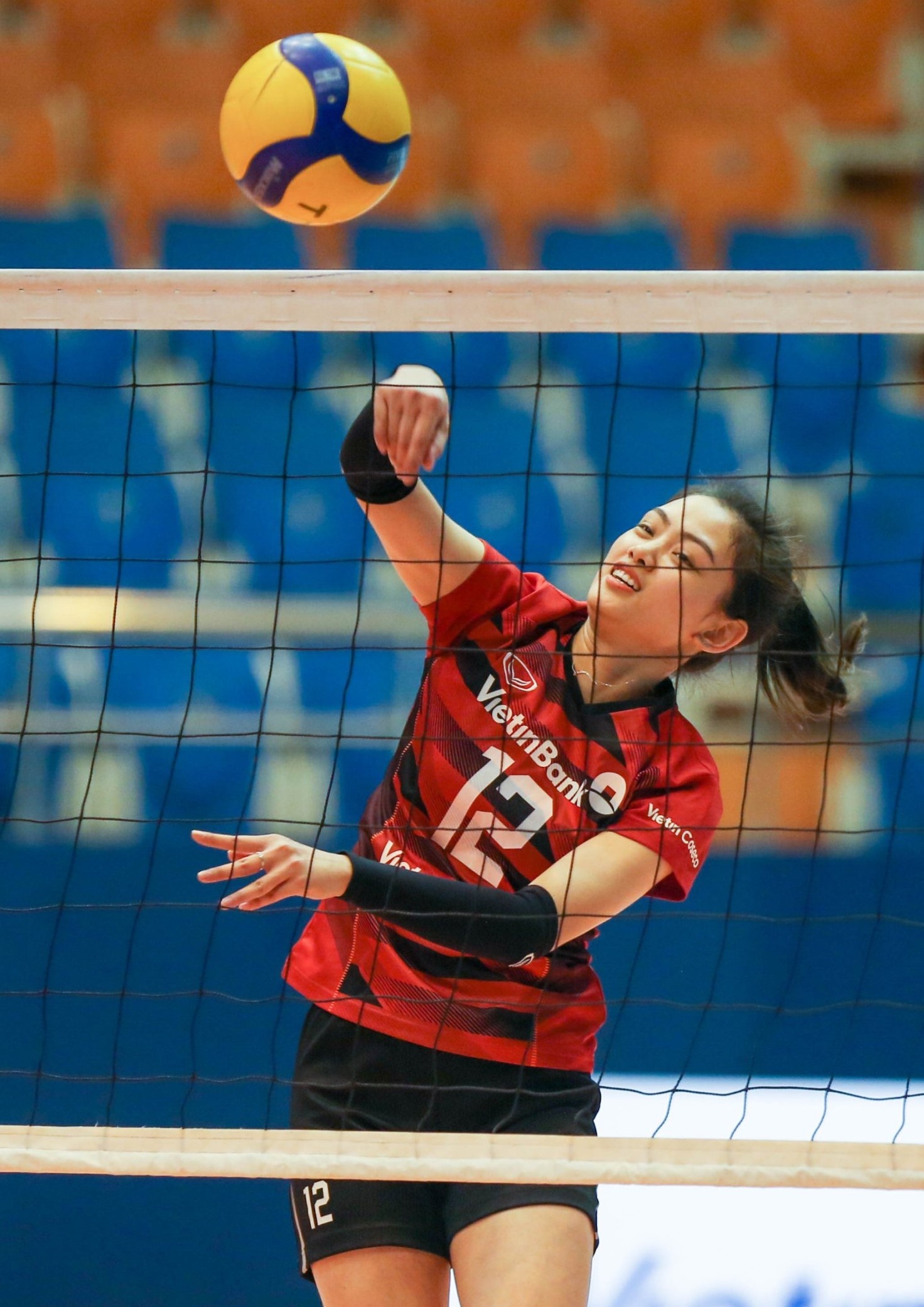 Hoa khoi bong chuyen Thu Huyen anh 5