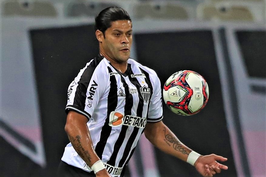 Hulk toa sang ngay tran ra mat o que nha Brazil hinh anh