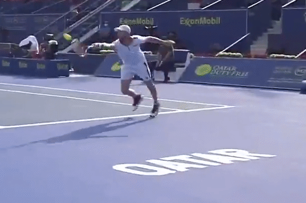 VDV bo cuoc sau khi bi vot dap vao mat hinh anh