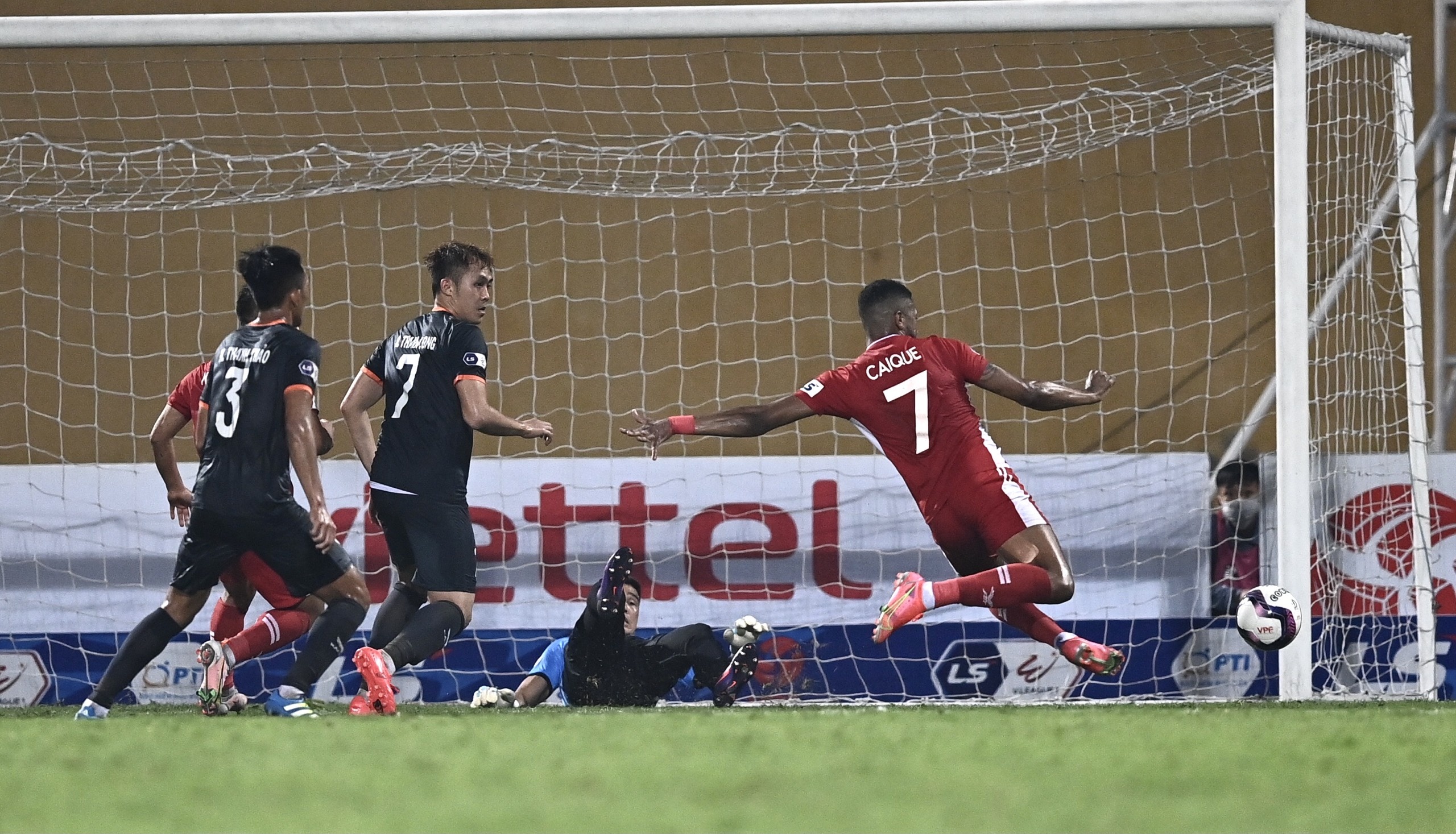 Viettel vs Binh Duong anh 2