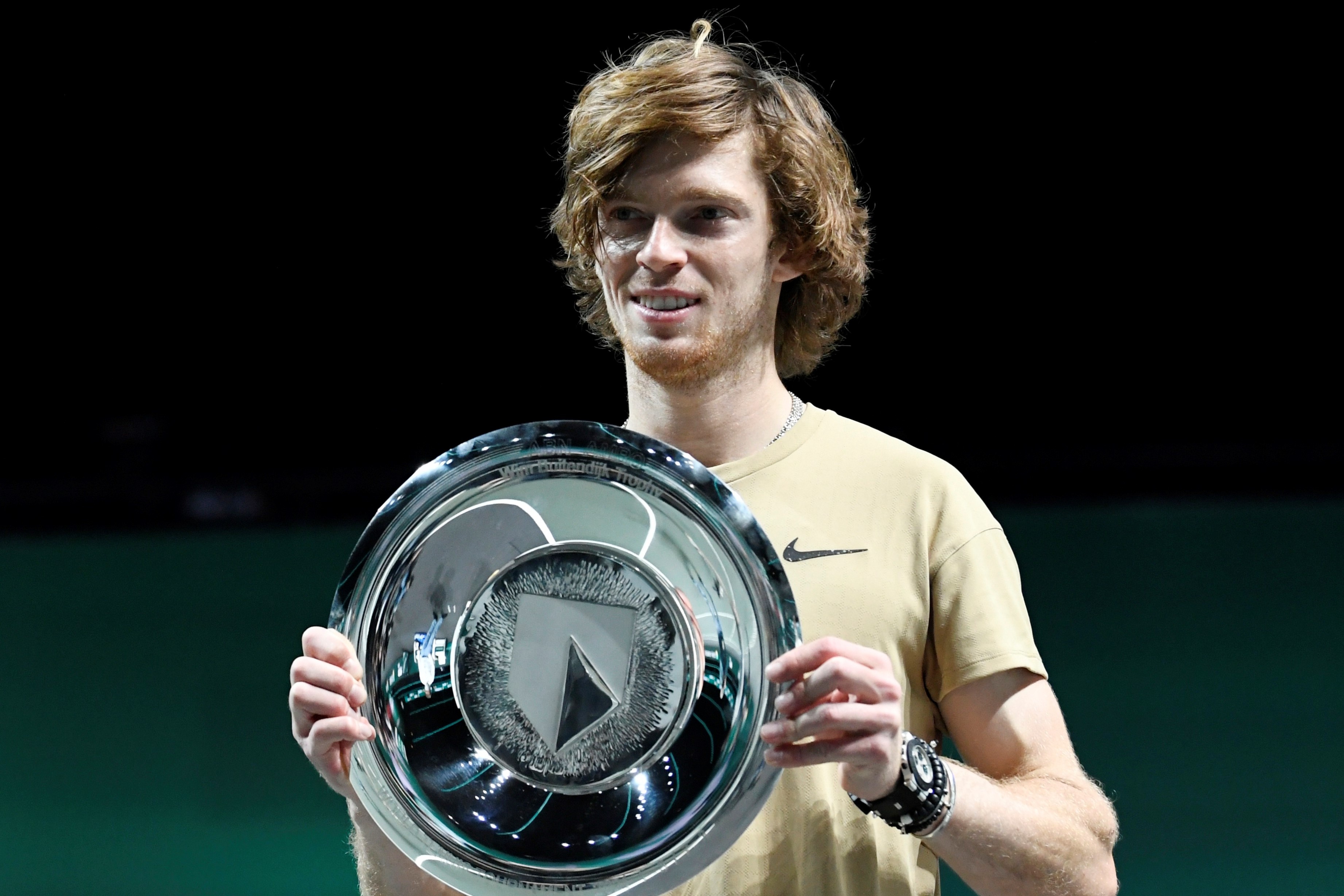 Tay vot kiem 7,7 trieu USD nhung van khong mua duoc can ho hinh anh