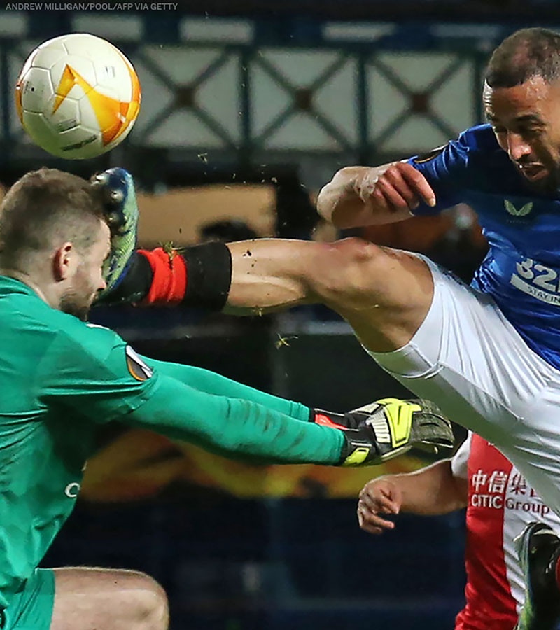 cú đá trúng mặt thủ môn ảnh 1 cu da trung mat thu mon anh 1