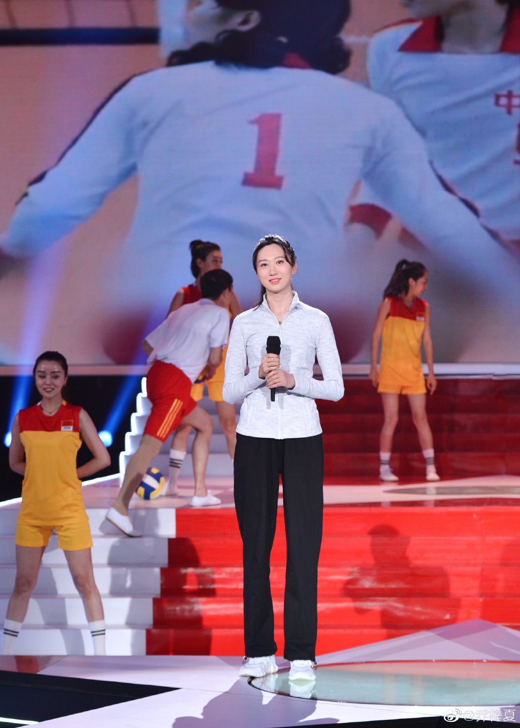 hoa khôi bóng chuyền giải nghệ ảnh 7 hoa khoi bong chuyen giai nghe anh 7