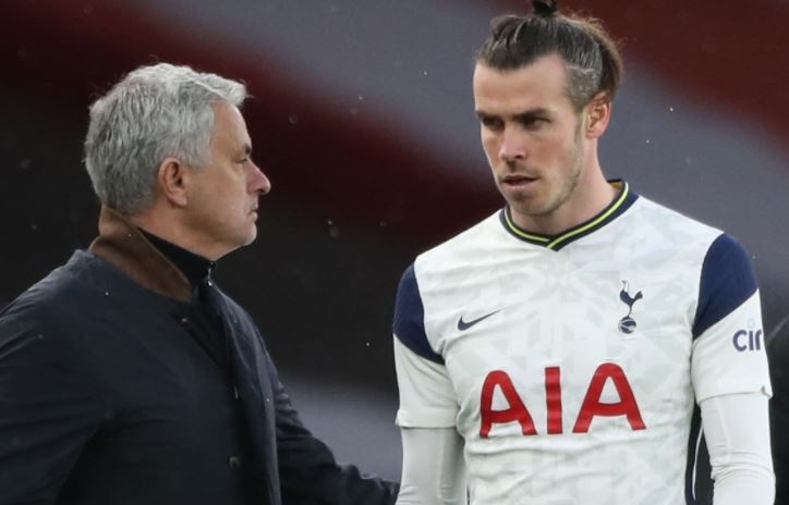 Peter Crouch khuyen Tottenham ky hop dong voi Gareth Bale hinh anh