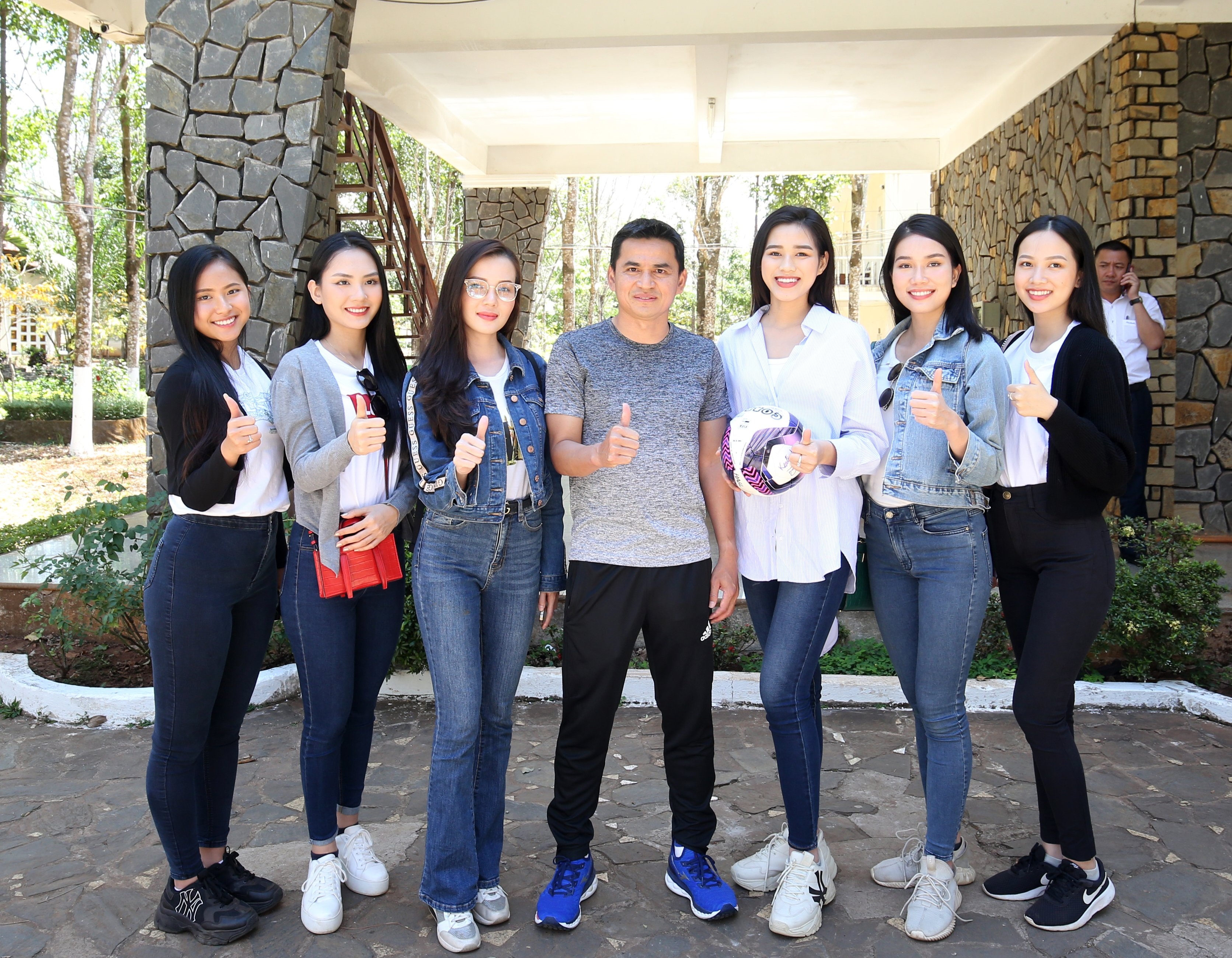 hoa hau viet nam tham kiatisuk anh 1