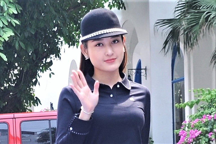 A hau Huyen My du su kien golf tai Da Nang hinh anh