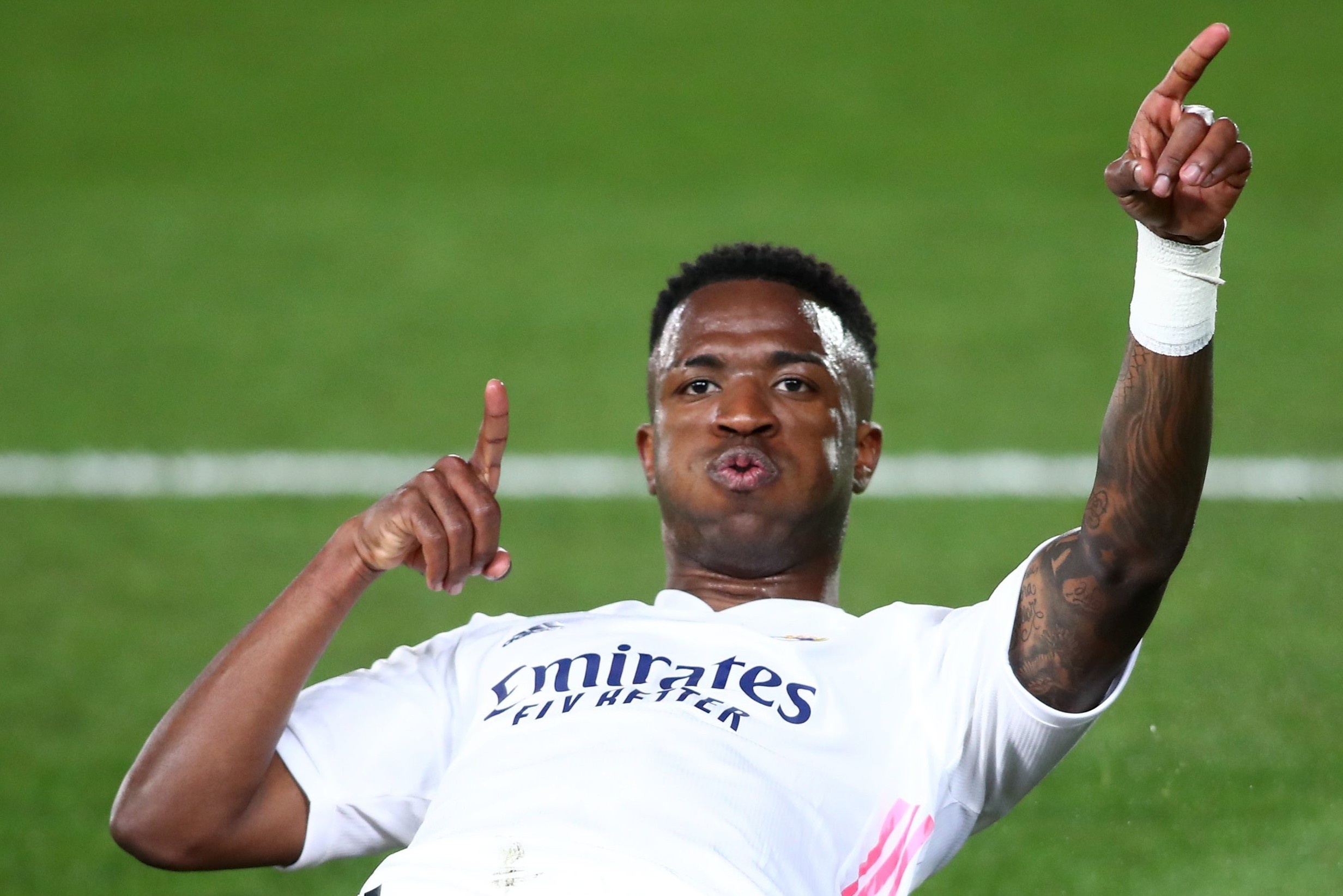 Vinicius hay nhat tran Real ha Liverpool hinh anh