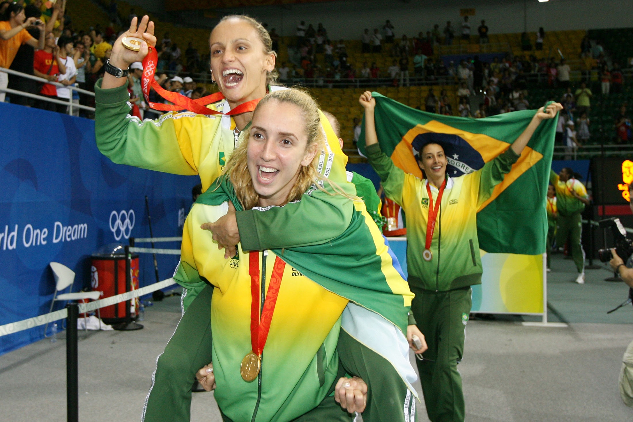 Thaisa bong chuyen anh 6