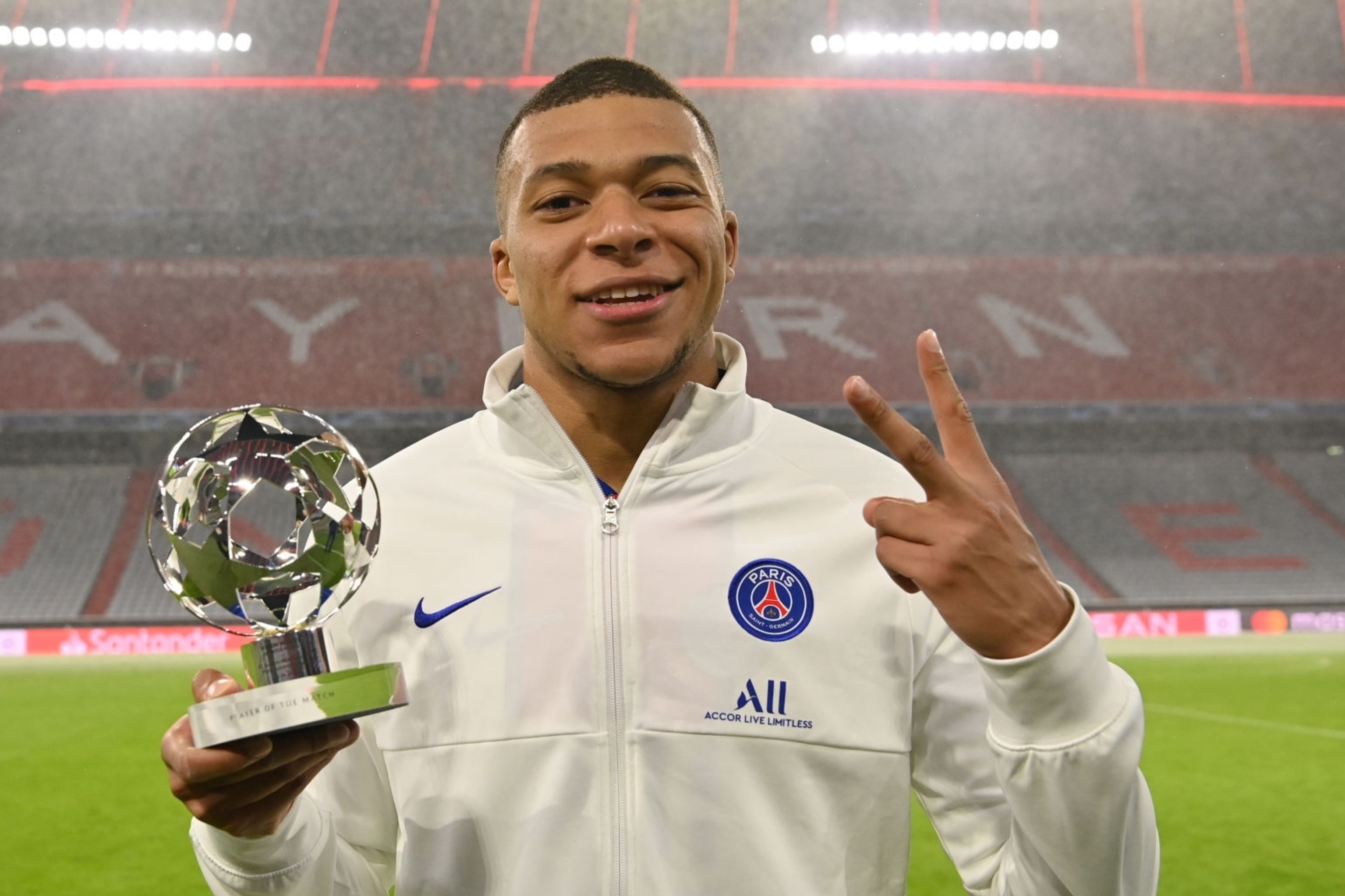 Mbappe: 'PSG khong co gi phai xau ho' hinh anh