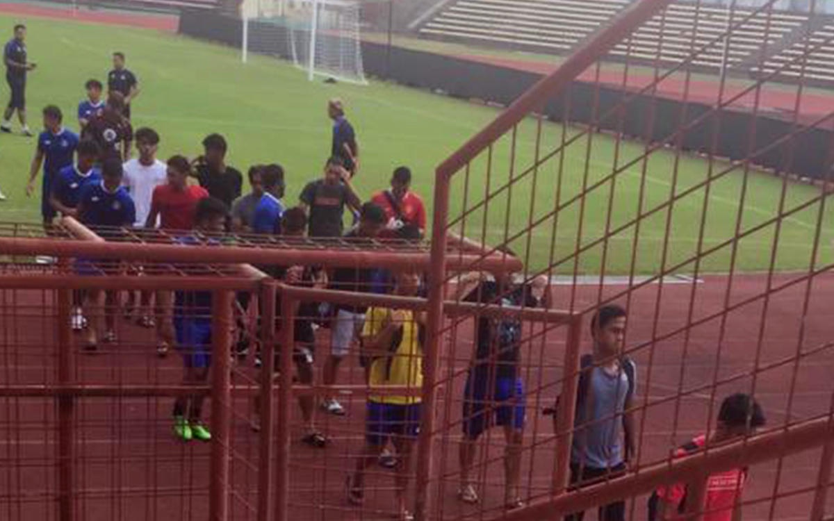 Cau thu Malaysia bo tap vi bi no luong 3 thang hinh anh