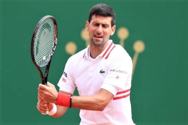Djokovic thua tran dau tien trong nam 2021 hinh anh