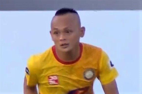 Quoc Phuong sut phat mo ty so cho CLB Thanh Hoa hinh anh