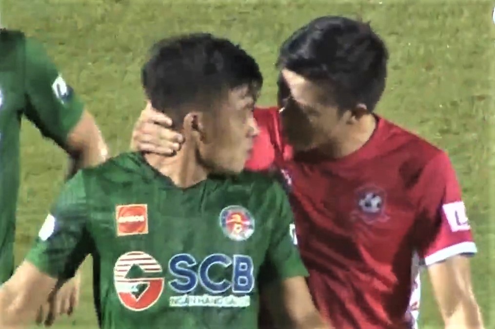 Cu thuc cui cho khien Tan Tai bi duoi khoi san hinh anh