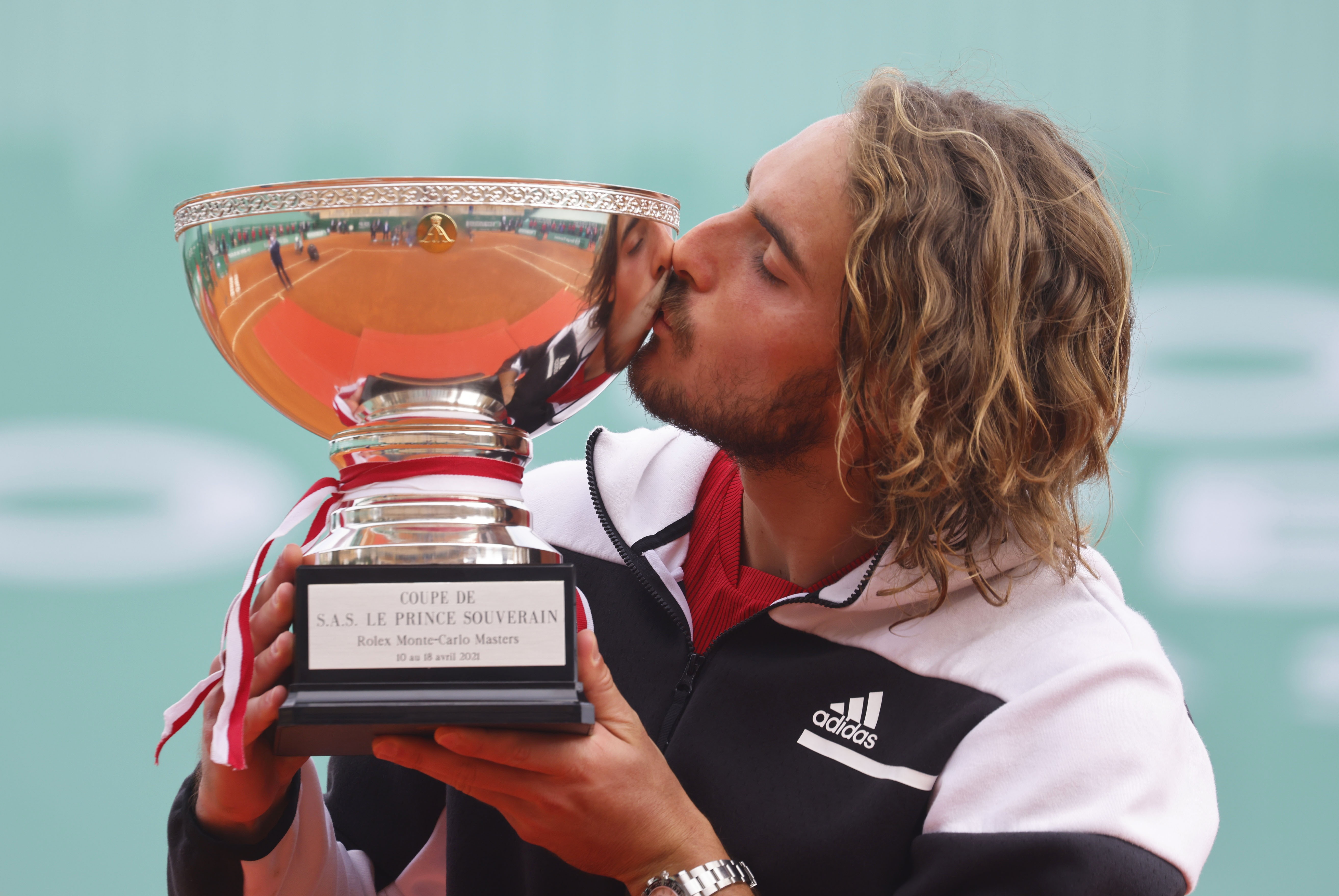 Tsitsipas lan dau vo dich Monte Carlo hinh anh